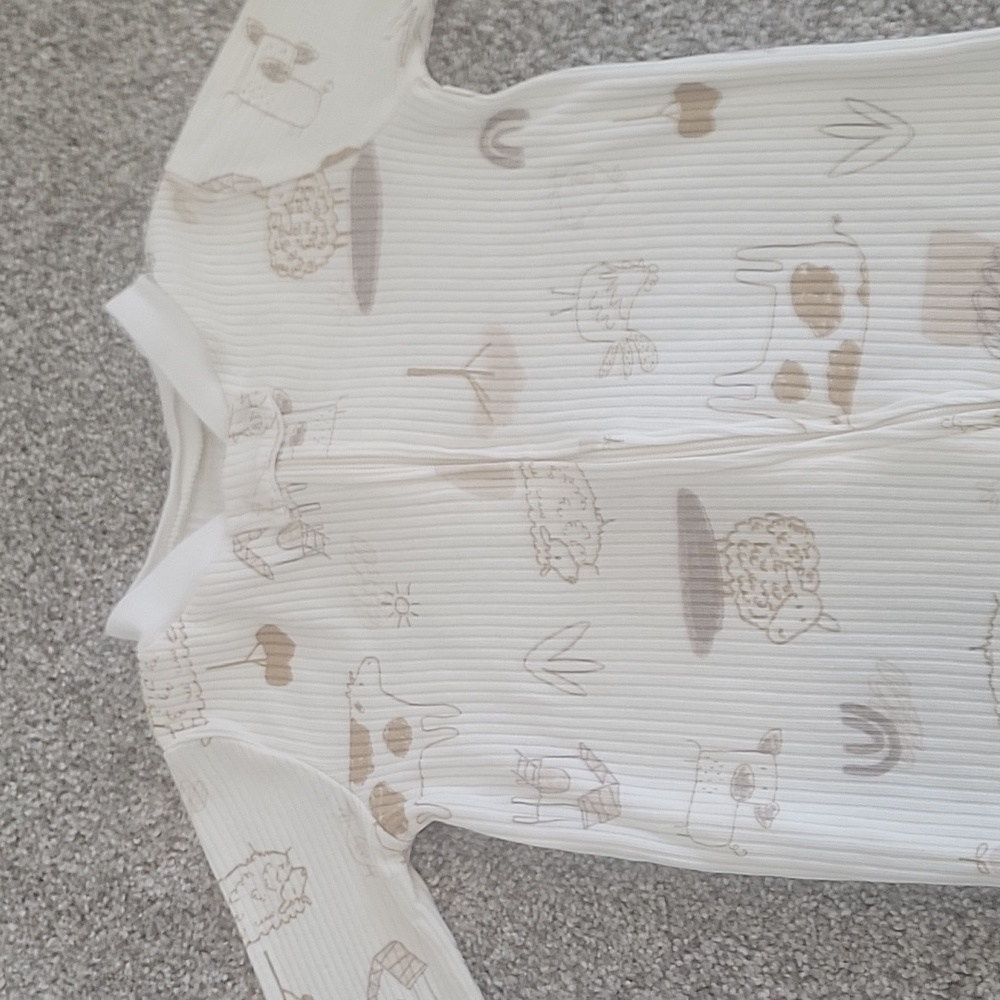 Carters 9m PJs - Picture 2 of 6